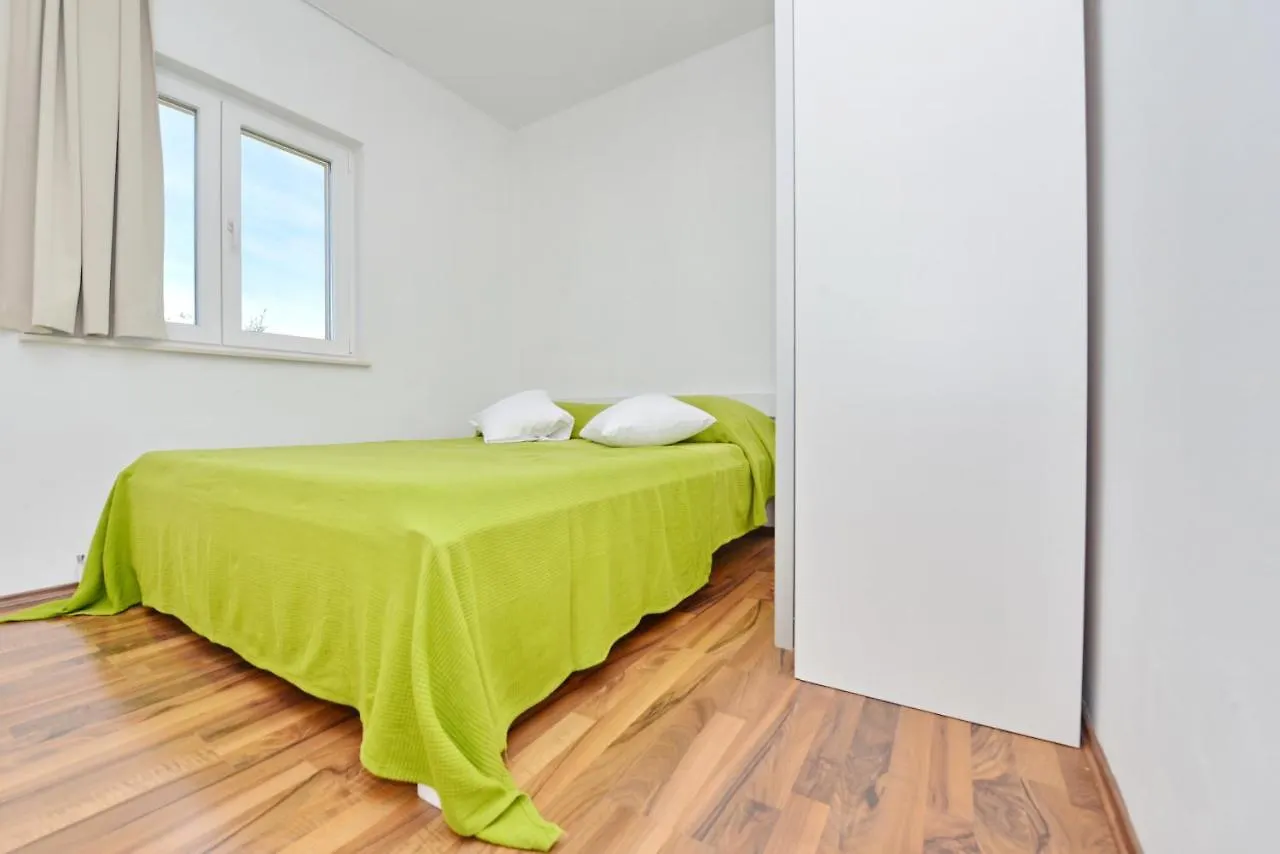 Apartments Verita 0*, Pakostane Croatia